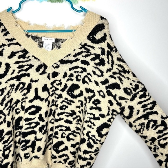 Main Strip Leopard Cheetah Distressed Fringe V-Neck Knitted Sweater Size Medium - Picture 3 of 13